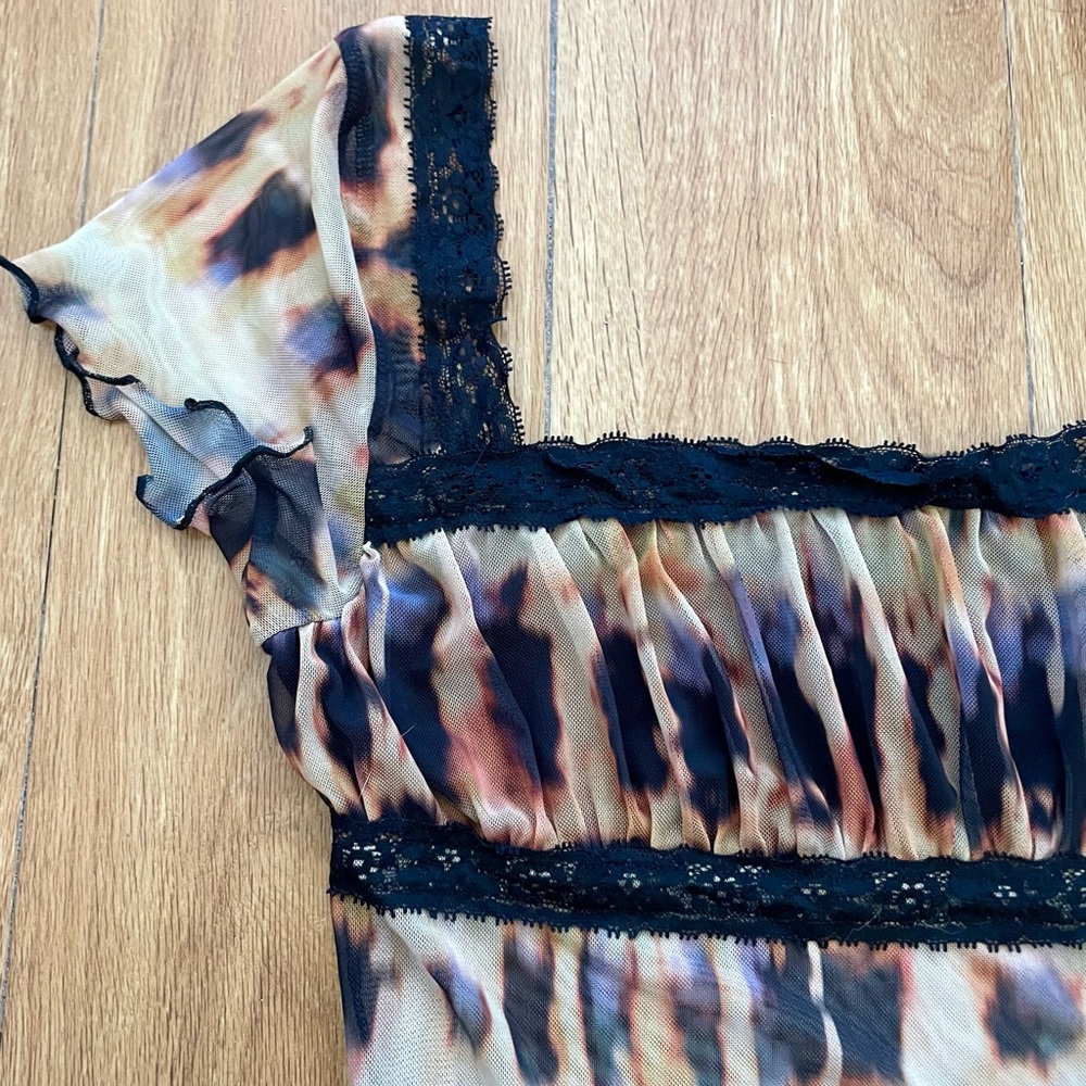 Abstract Print Mesh Top - Picture 8 of 9